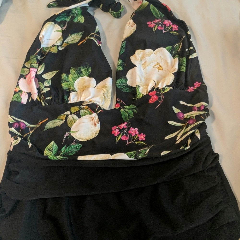 One piece swim wear